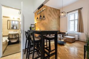 Elizabeth Gold Apartment