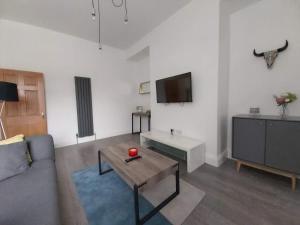 Dwell Living Sleeps 4 with free parking