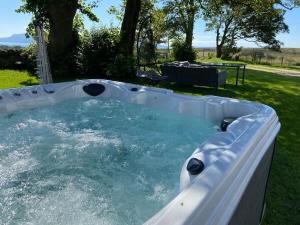 Dunallan Farm Cottage with Optional Hot Tub & Stunning Views