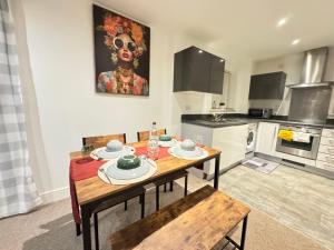 Havilah House- Stunning 2-Bed Apartment by the Beach and Swansea Marina