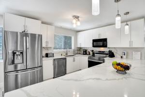 Luxury Villa with Heated Pool close to Beach