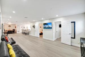 Luxury Villa with Heated Pool close to Beach