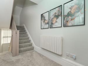 Dwell Living Luxurious 5BD House Central