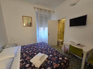 Double or Twin Room with Private Bathroom