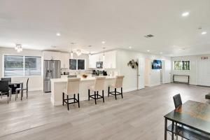 Luxury Villa with Heated Pool close to Beach