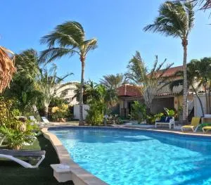 Casalina Garden 2 blocks to Palm Beach & Kitesurfing school - Palm/Eagle Beach