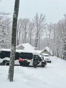 6BD 3BA - Mount Snow VT - Ski-Back Trail - Shuttle