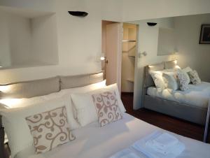 VFH Eustachi Stylish apartment