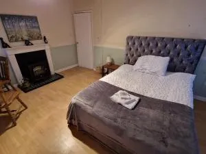 Burnett House - 4 Bed Flat - Gosforth