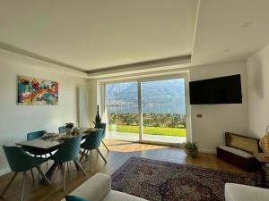 Elda apartment with garden and lake view