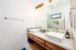 Villa Serenity 4 bedroom 1 min walk to the beach