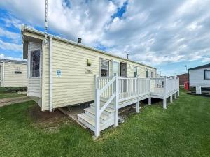 Lovely Caravan At Broadland Sands Holiday Park Nearby Lowestoft Ref 20011Bs
