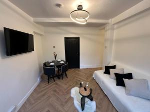2 Bedroom flat by London Bridge & The Shard