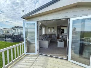 Beautiful Caravan Full Sea Views At Broadland Sands In Suffolk Ref 20095Bs