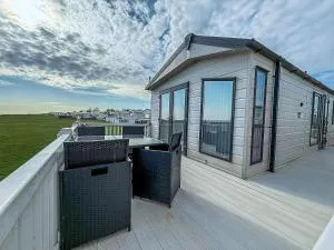 Beautiful Caravan Full Sea Views At Broadland Sands In Suffolk Ref 20095Bs - Blundeston