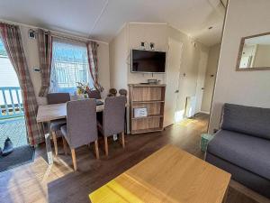 Stunning10 Berth Caravan With Decking At Broadland Sands In Suffolk Ref 20082Bs