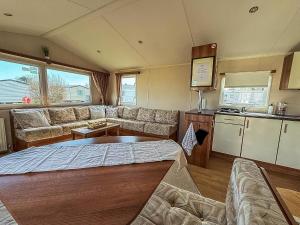 Superb Caravan With Wifi At Broadland Sands Park, Suffolk Ref 20140Bs
