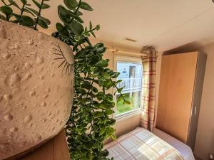 Superb Caravan With Wifi At Broadland Sands Park, Suffolk Ref 20140Bs