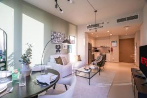 Creek Island Retreat with Balcony, Pool & Gym