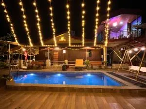 Govind Villa - 3BHK Penthouse Suite with Pool Splash - Kārli