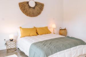 Alma-Rio Room 1 by Mycelia