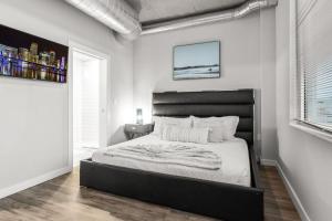 Spacious 2BR Retreat Perfect for Tropicana Events