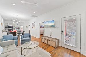 High Tide of Your Life is steps to beach and close to attractions