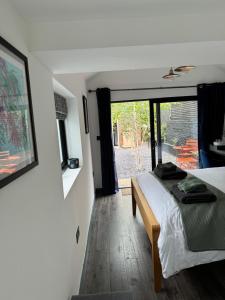 Horsforth Garden Lodge