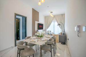 New Family-Friendly 2BR with Gym and Pool and Sauna