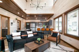 Twilight Mist Getaway Pool Hot Tub Game Room