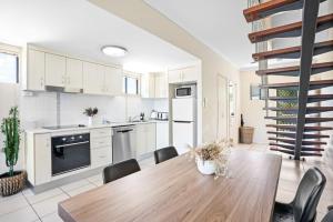 SeaBreeze City Loft- 2km to Centre. 4km to Airport