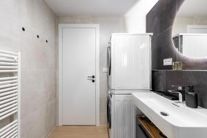 BNB Eurovea Tower Retreat with Parking