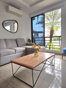 Moderno, brillante y parqueo - Julia