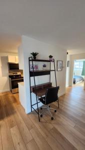 ENTIRE 1 BEDROOM APARTMENT by UW RESEARCH PARK - PS1