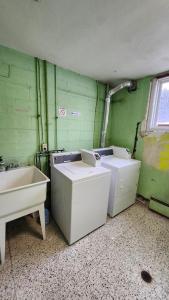 ENTIRE 1 BEDROOM APARTMENT by UW RESEARCH PARK - PS1
