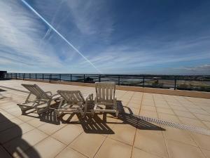 Modern luxury apartment with pool and ocean view