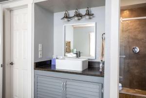 Kitchen Walk-in Shower One block off Main