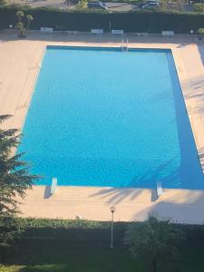 Cannes Marina Résidence Le Surcouf - Studio de 28m2 au 10ème étage avec piscine, terrasse, parking, vue montagne et port : Mandelieu-La Napoule