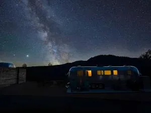 Stargazing from Airstream Landing in East Zion - أوردرفيل