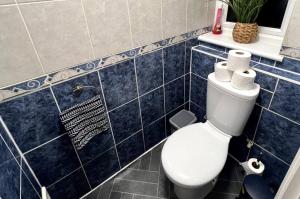 Central Maidstone House Near Town & Station - Free Parking