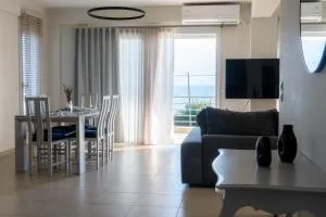 Christo’s Beachfront Bliss - Arakhovítika