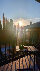 La Verbena a fianco del Vittoriale, vista piscina, 10 minuti a piedi dal lungo lago