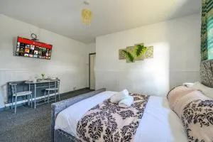 -RA27A- For your relaxed, Cosy stay, Free Parking - Batley