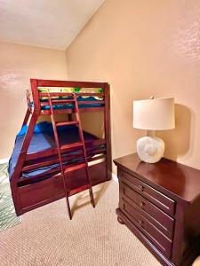 Dream Condo Pool, Jacuzzi, and Ocean Views