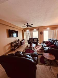 Dream Condo Pool, Jacuzzi, and Ocean Views
