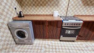 King Room with Attached Private Bathroom in Shared Apartment