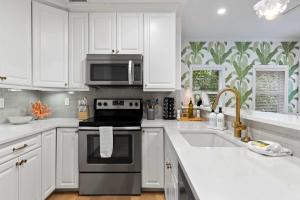 The Palm Beach House - Tropical