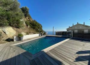 Haut de villa avec piscine au bord de mer