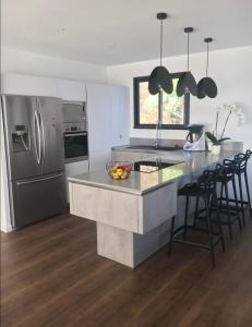 Villas Haut de villa avec piscine au bord de mer : photos des chambres