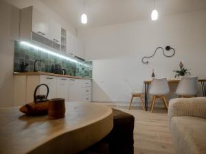 The Urban Retreat - Amelie Charm